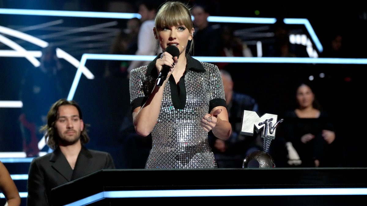 Taylor Swift versus Ticketmaster: the latest on the tour that may break up  a giant - The Verge