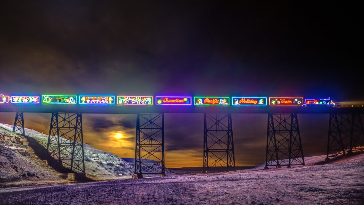 Canadian Pacific’s Holiday Train Will Soon Stop in 3 Chicago Suburbs