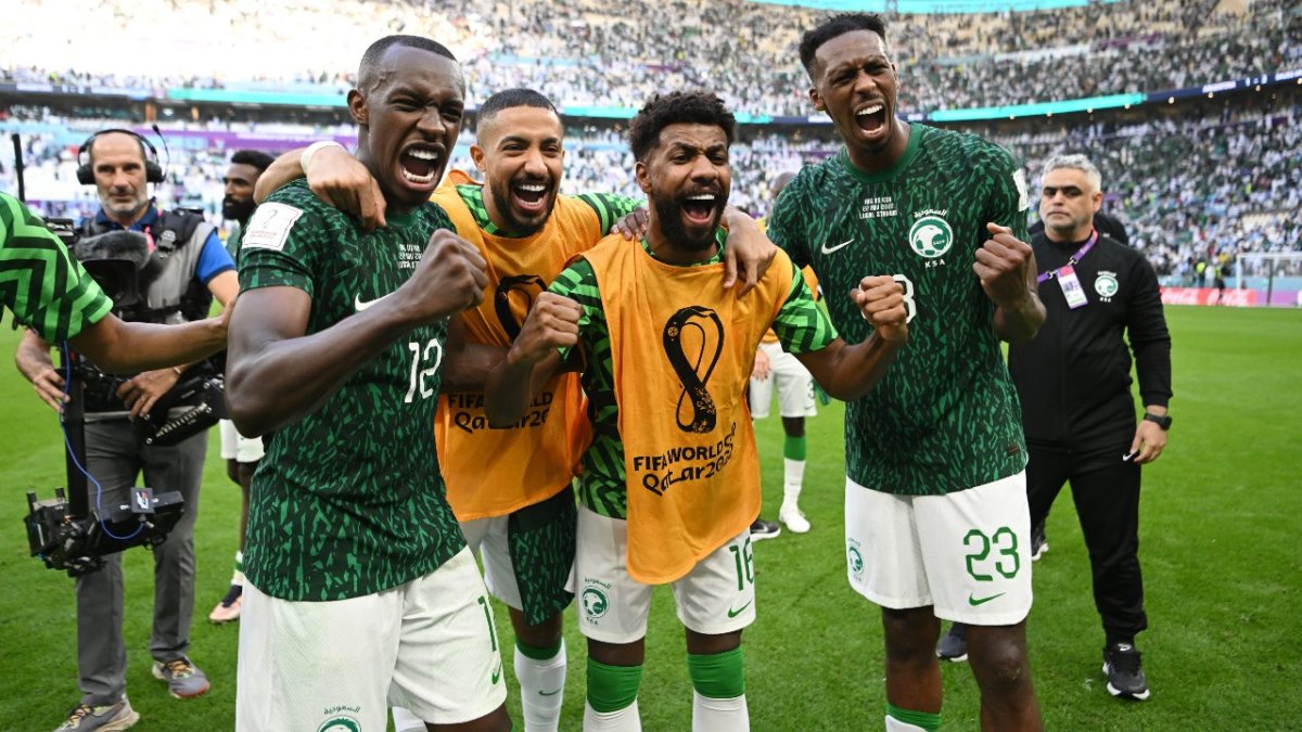 السعودية تكتسح عُمان بثلاثية وتتأهل لنصف نهائي خليجي 27