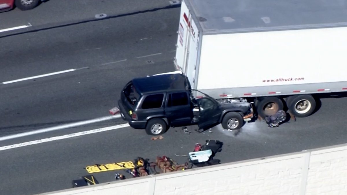 I-88 traffic accident today: Chicago woman killed in semi truck crash near  milepost 118 in Kane County, Illinois State Police say - ABC7 Chicago