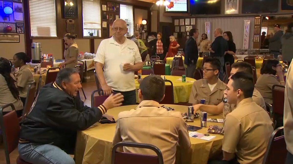 Arlington Heights Welcomes Sailors Away From Home on Thanksgiving - Vimarsana News