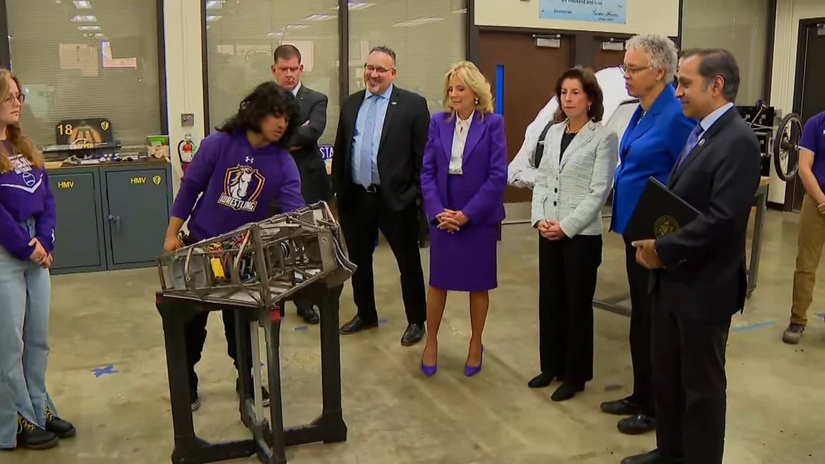 First Lady Jill Biden Kicks Off National Apprenticeship Week With Chicago Visit - Vimarsana News