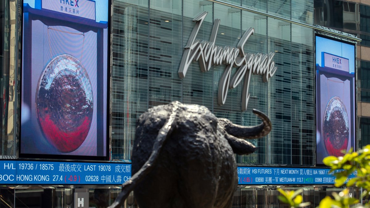 Hong Kong Stocks Rise 3% as China Relaxes Some Virus Rules - Vimarsana News