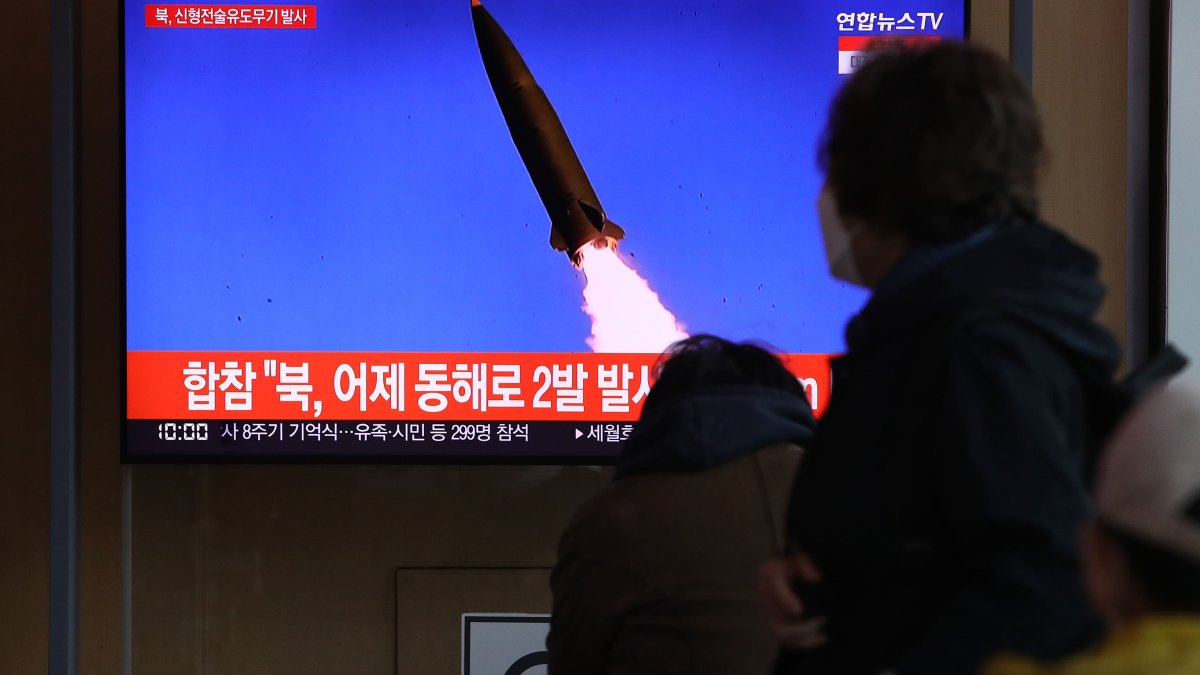 미국, 북한 미사일 연발사 3명 제재 – NBC 시카고