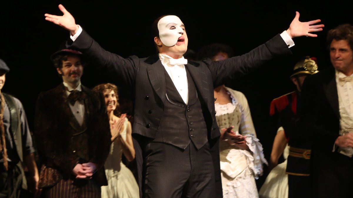 'The Phantom of the Opera' Is Closing Soon — Meet Some of the Lifers Who Have Worked on It for Decades – NBC Chicago - Vimarsana News