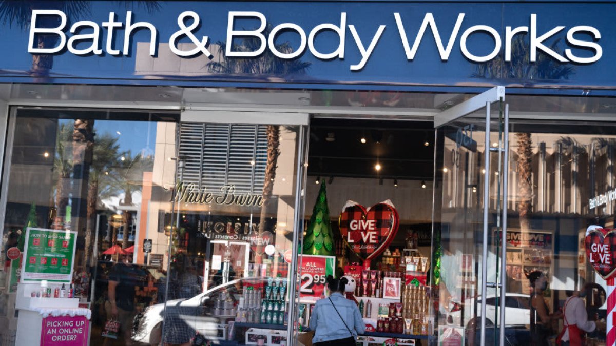 Bath & Body Works apologizes for snowflake candle NBC Chicago
