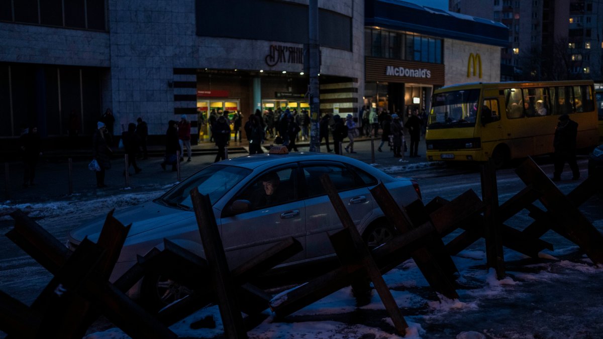 Ukraine's Kherson Loses Power Supply After Russian Shelling – NBC Chicago - Vimarsana News