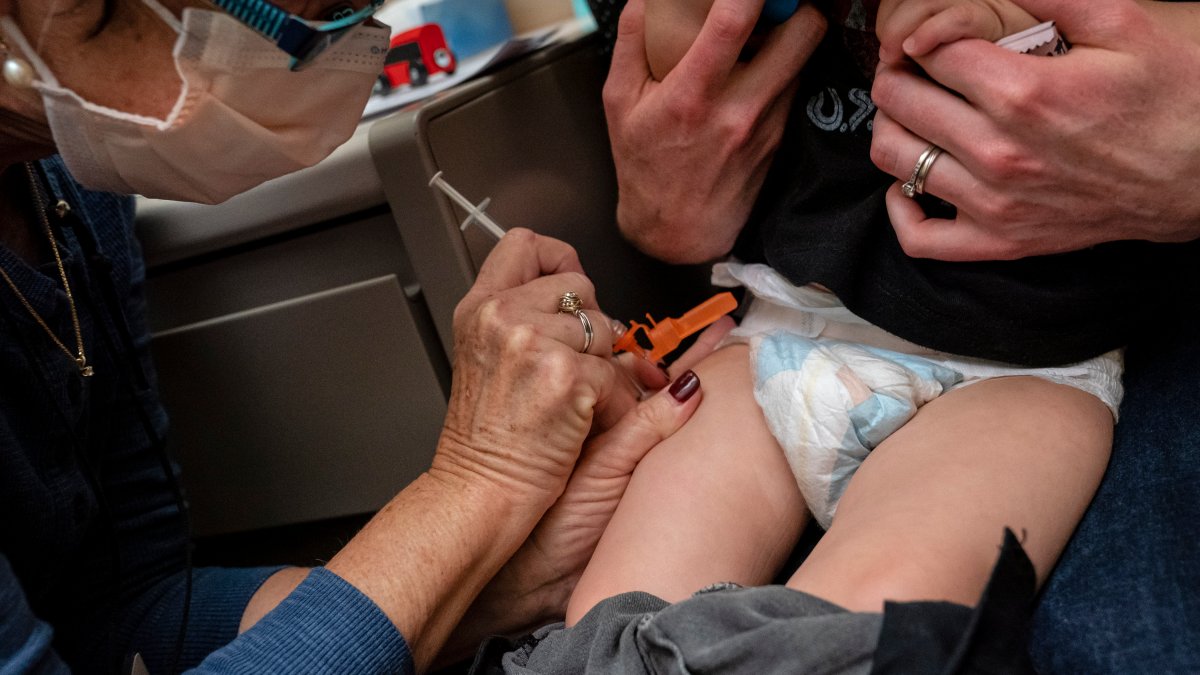Illinois Coronavirus Updates: New Vaccines For Kids Under 5 Takes Step Forward – NBC Chicago - Vimarsana News
