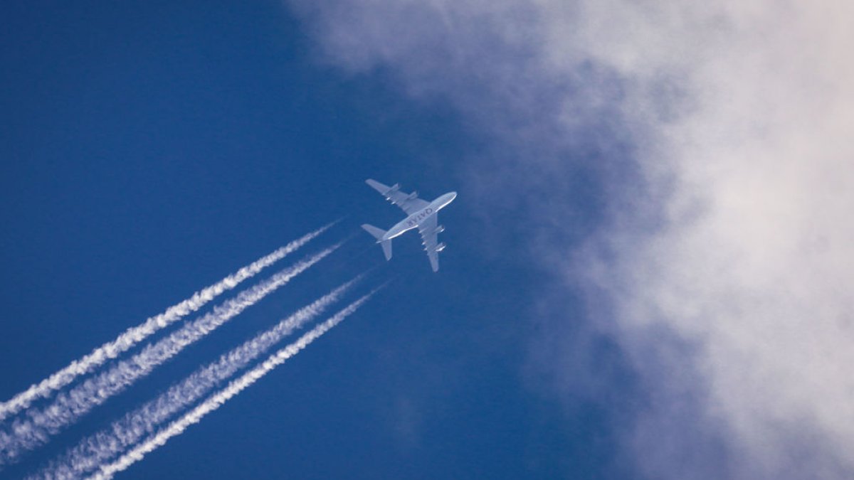 Is Climate Change Making Flying More Dangerous? – NBC Chicago - Vimarsana News