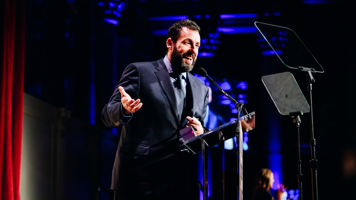 Adam Sandler to Perform Live in Chicago Alongside ‘Surprise Guest Adam Sandler to Perform Live in Chicago Alongside ‘Surprise Guest