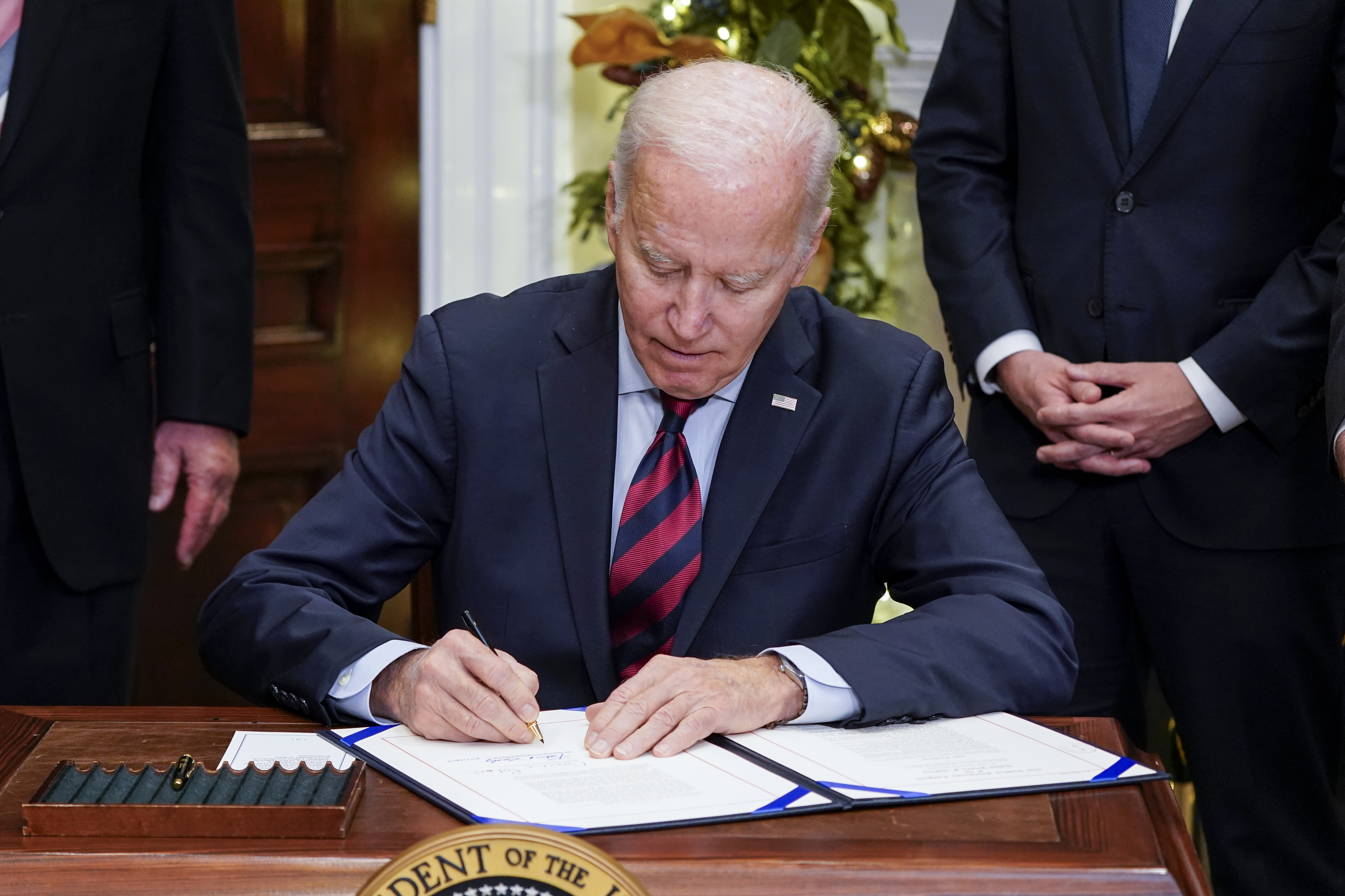 Biden Signs Bill Enforcing Agreement To Avoid Rail Strike – NBC Chicago