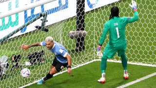 AL WAKRAH, QATAR – DECEMBER 02: Giorgian de Arrascaeta of Uruguay celebrates after scoring the team’s first goalduring the FIFA World Cup Qatar 2022 Group H match between Ghana and Uruguay at Al Janoub Stadium on December 02, 2022 in Al Wakrah, Qatar. (Photo by Ryan Pierse/Getty Images)
