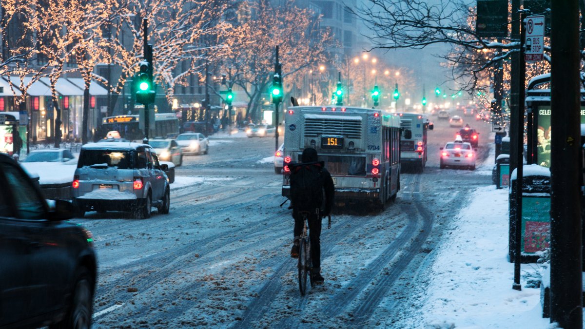 Chicago winter storm brings heavy snow, frigid temps