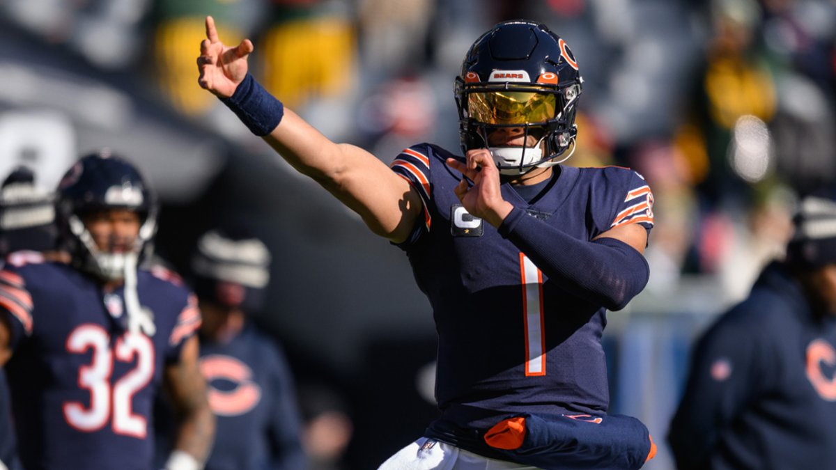 Why Justin Fields’ Game Vs. Packers Was One of His Best as Bears’ QB ...