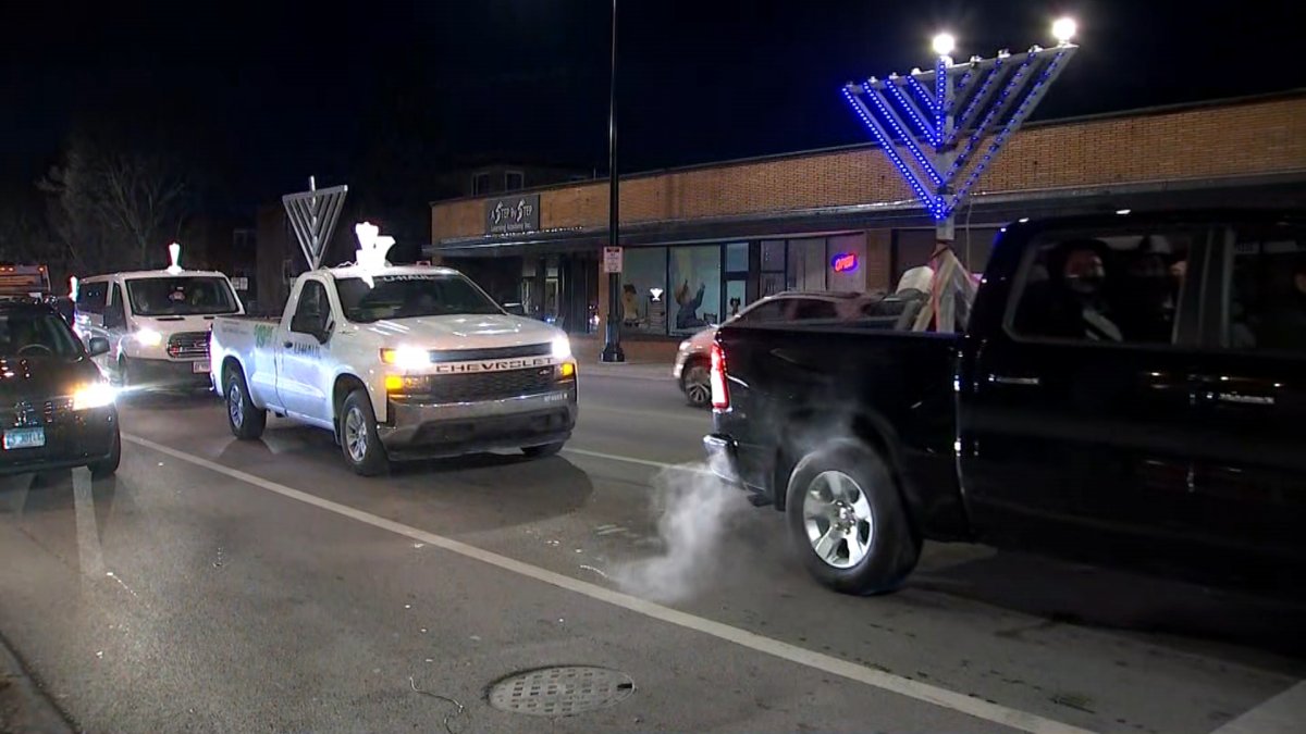 Giant Menorah at Chicago’s Daley Plaza to Light Up on 2nd Night of