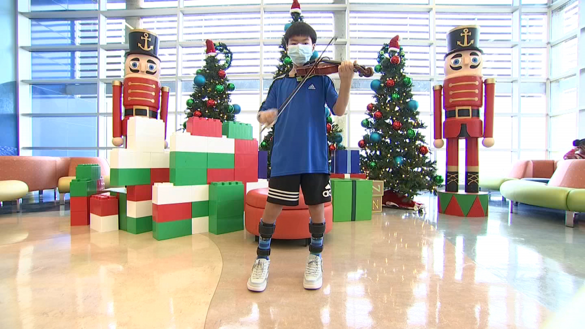 10-Year-Old Violinist Brings Joy to Children's Hospital Patients Through Music — While Being a Patient There Himself