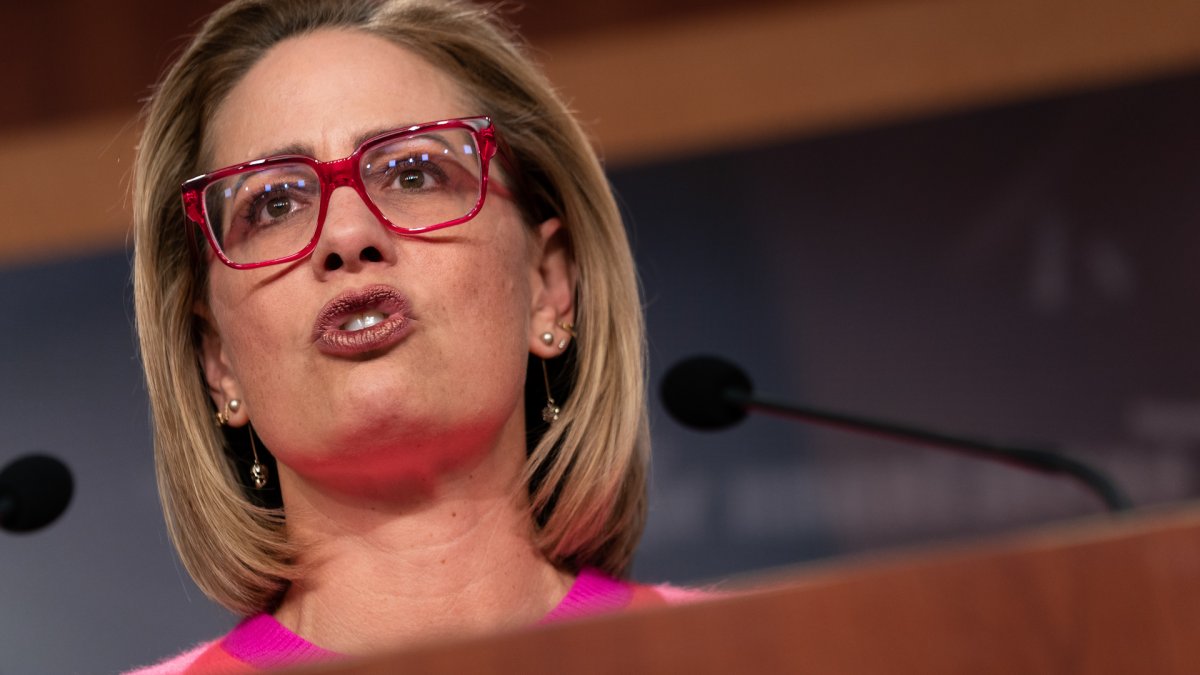 Kyrsten Sinema Leaving Democratic Party Registers As Independent Nbc