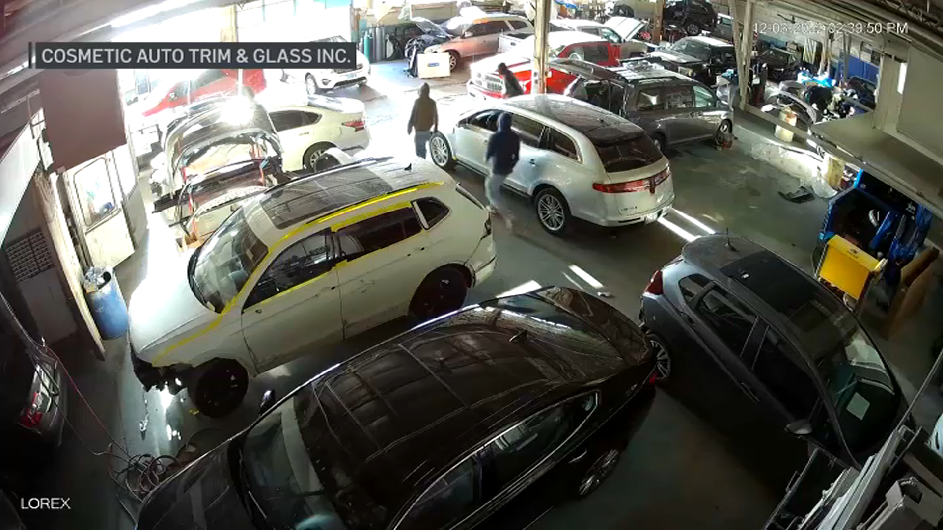 Thieves Steal 3 Vehicles From North Side Auto Body Shop, Surveillance Video Shows – NBC Chicago