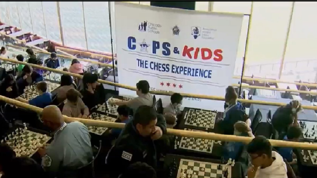 Chicago Police Connect With Kids Through Chess - Vimarsana News