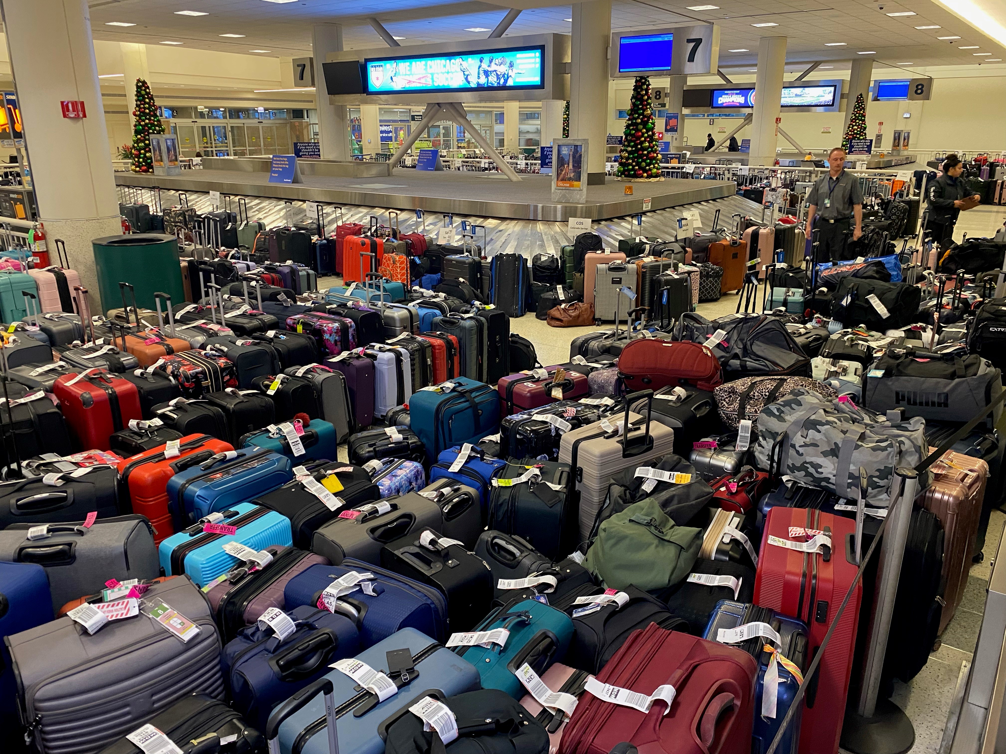 How Credit Cards Can Help You Deal With Lost Luggage During The Holidays