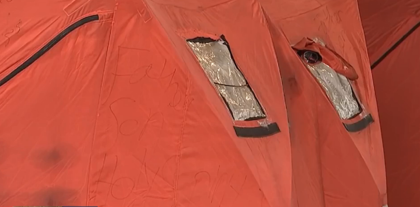 Outreach Groups Brave Bitter Cold to Help the Homeless in Chicago