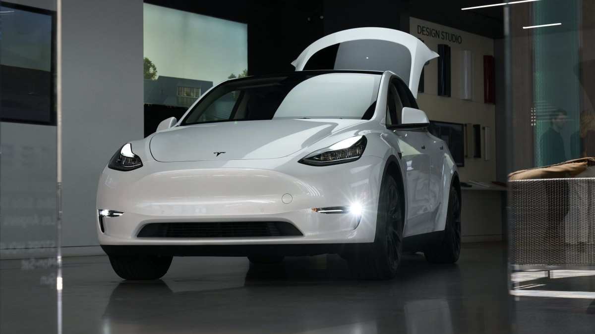 Tesla Breaks Into America's Bestselling Cars List for 2022, But Trucks Still Dominate - Vimarsana News