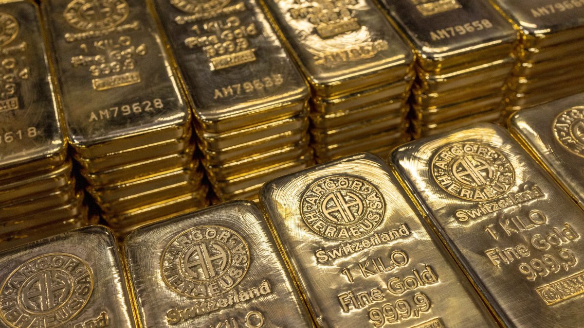 Gold Surges to 6-Month High, and Analysts Expect New Records in 2023 - Vimarsana News