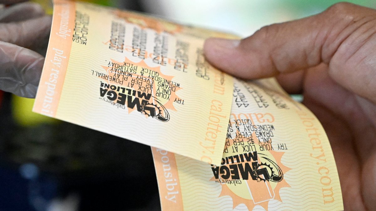 Mega Millions Jackpot Is $940 Million: Here's What to Do If You Come Into a Large Sum of Money - Vimarsana News