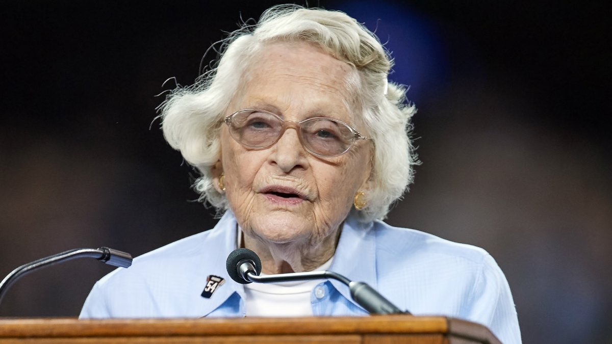 Kmet Thinks of Virginia McCaskey as ‘the Queen of Chicago’ – NBC Chicago