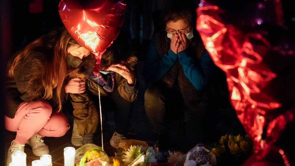 Are Americans Giving Up in the Battle Against Gun Violence? – NBC Chicago - Vimarsana News