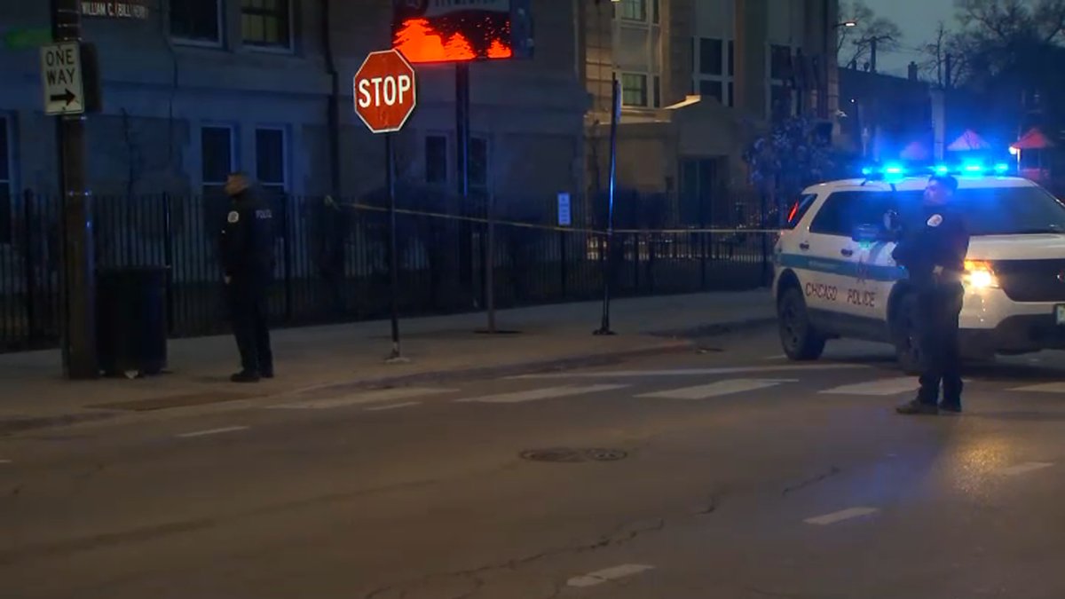 Suspect Barricaded Into North Lawndale Home, Chicago Police Say NBC