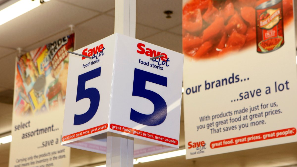 The Brand Our Community Didn't Want': Englewood Angered By Save A Lot Sign on Former Whole Foods Store – NBC Chicago - Vimarsana News