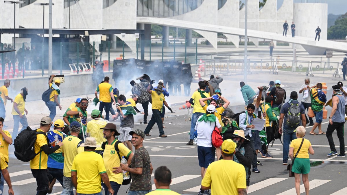 Supporters of Bolsonaro Storm Brazil's Congress in Capital – NBC Chicago - Vimarsana News