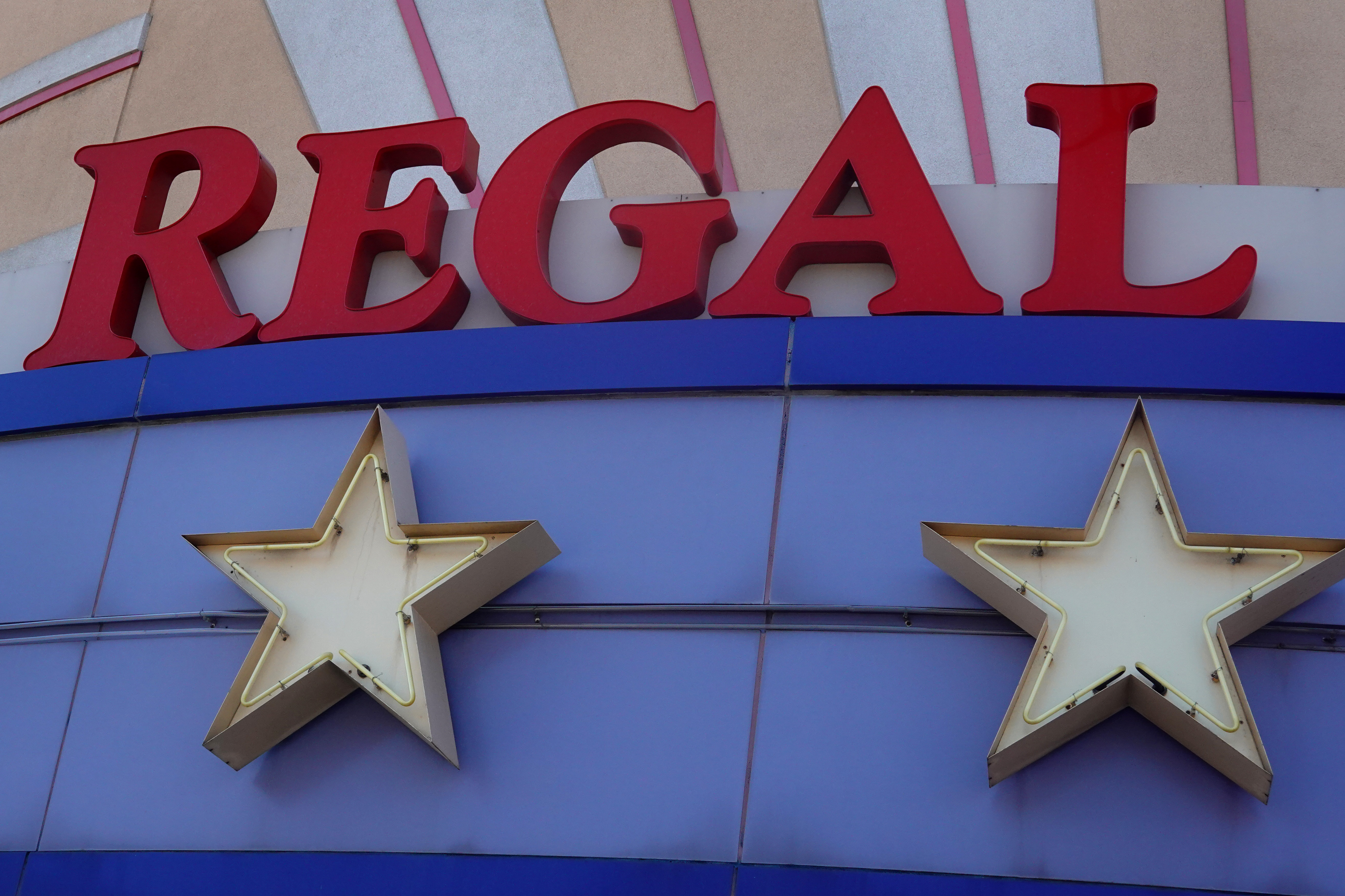 Chicago-Area Regal Movie Theaters Among Nearly 40 Set to Close in US – NBC Chicago