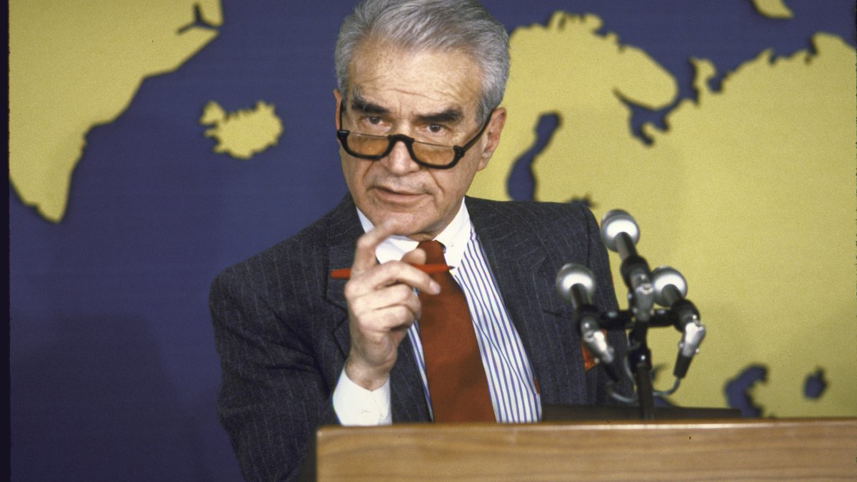 Bernard Kalb, Veteran Foreign Correspondent, Dies at 100 – NBC Chicago - Vimarsana News