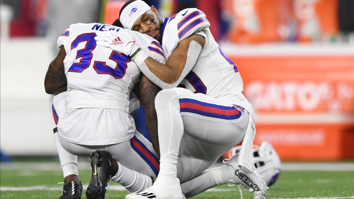 Collapsed Football Player What Happened to Damar Hamlin? What We Know After Bills Player ...
