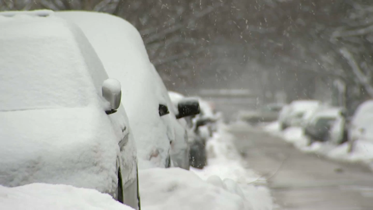 芝加哥地区发布冬季天气警报，迎接第一场大雪暴