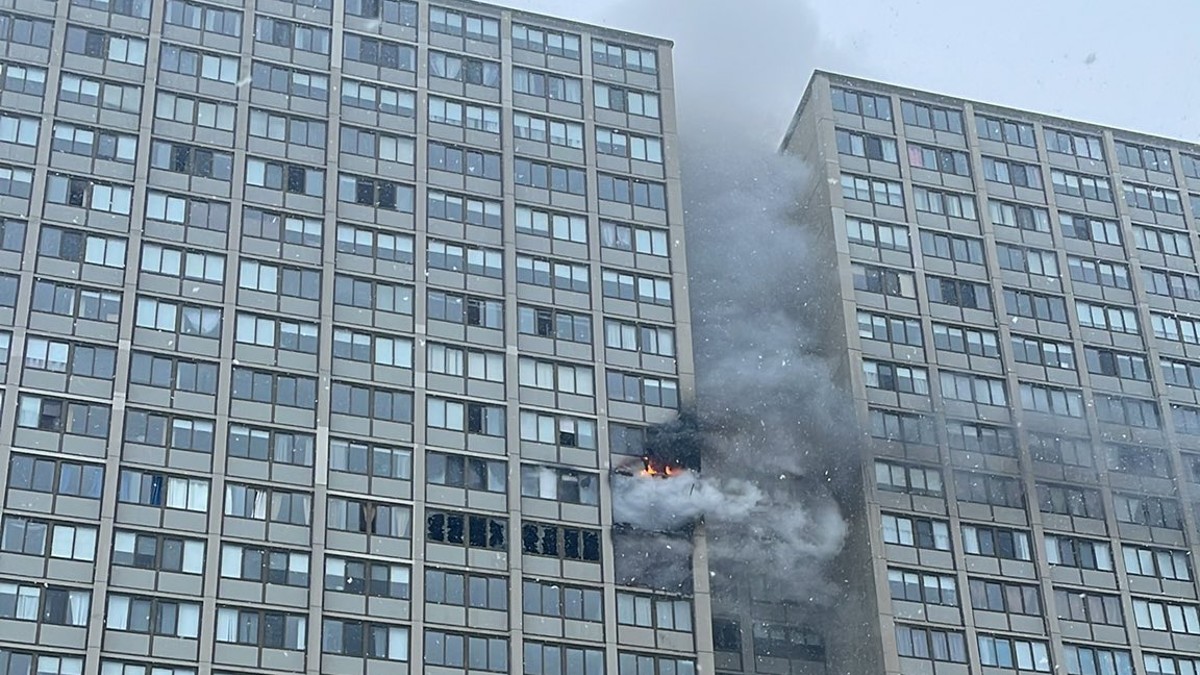 At Least 1 Dead, Several Injured After Extra-Alarm Fire Tears Through Kenwood High Rise, Chicago Officials Say – NBC Chicago