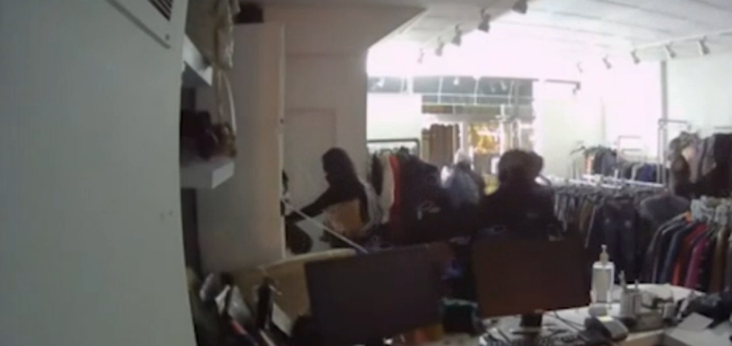 Shocking Video Captures Moment of Smash-and-Grab Burglary at Lincoln Park Store