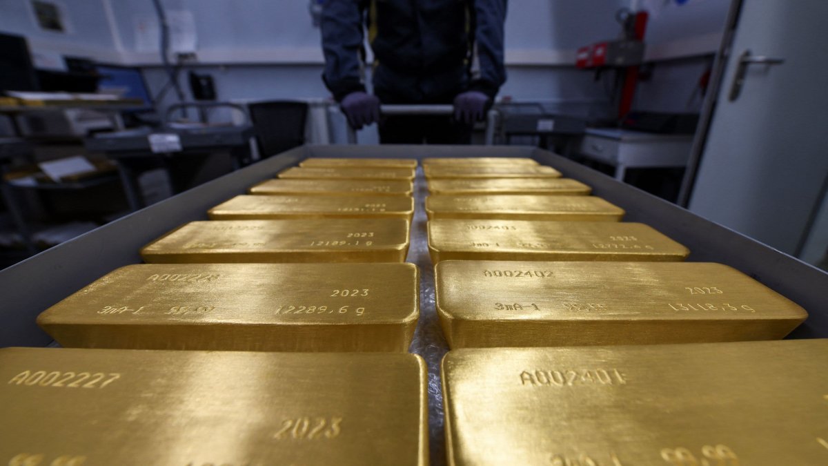 Gold Demand Surged to an 11-Year High in 2022 on 'Colossal' Central Bank Buying – NBC Chicago - Vimarsana News