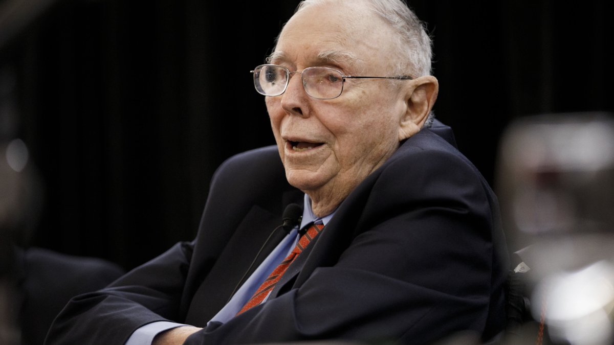 Billionaire Charlie Munger: Cryptocurrency Is 'Crazy, Stupid Gambling,' and 'People Who Oppose My Position Are Idiots' – NBC Chicago - Vimarsana News