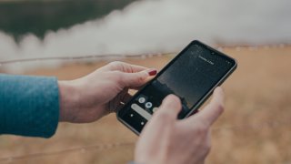 British smartphone firm Bullitt has launched a handset capable of sending messages via satellite.