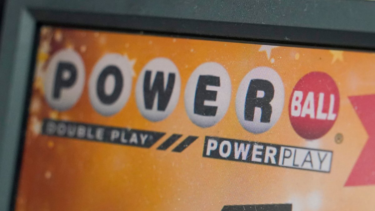 Powerball Mega Millions Jackpots Soar To A Combined 1 1b Nbc Chicago