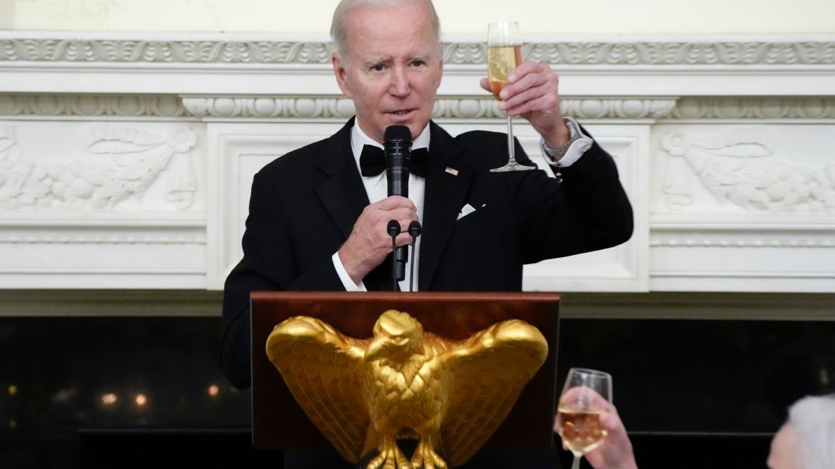 Biden Hosts Dinner at White House in Effort Towards Bipartisanship – NBC Chicago - Vimarsana News