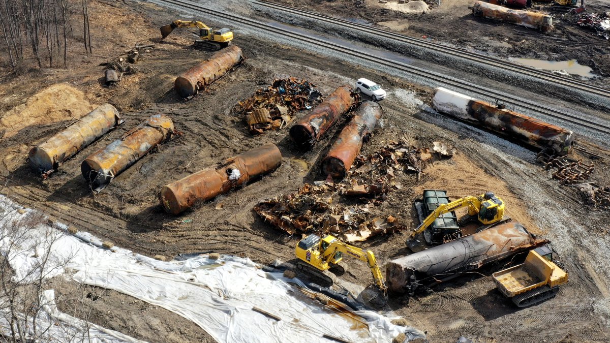 Norfolk Southern CEO Bringing Apology and Promise of Aid to Senate Hearing