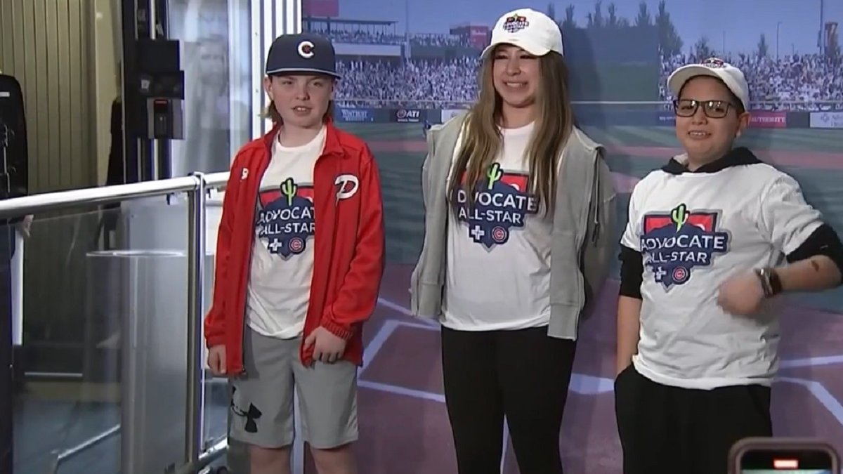 3 Advocate Children's Hospital patients flown to Arizona for Cubs spring  training - CBS Chicago