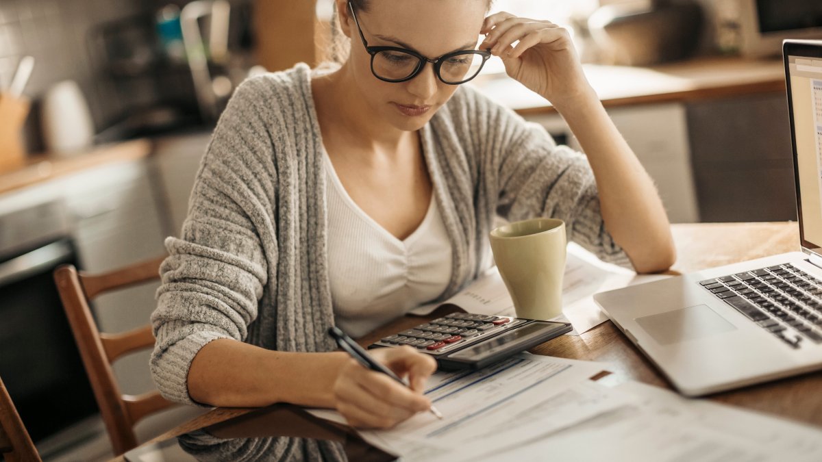 3 Last-Minute Moves to Lower Your 2022 Tax Bill Or Boost Your Refund - Vimarsana News