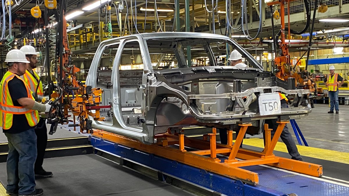 Lordstown Motors Delivers Just 3 Endurance Pickups in 2022, Begins Pivot to New Foxconn EV Platform - Vimarsana News
