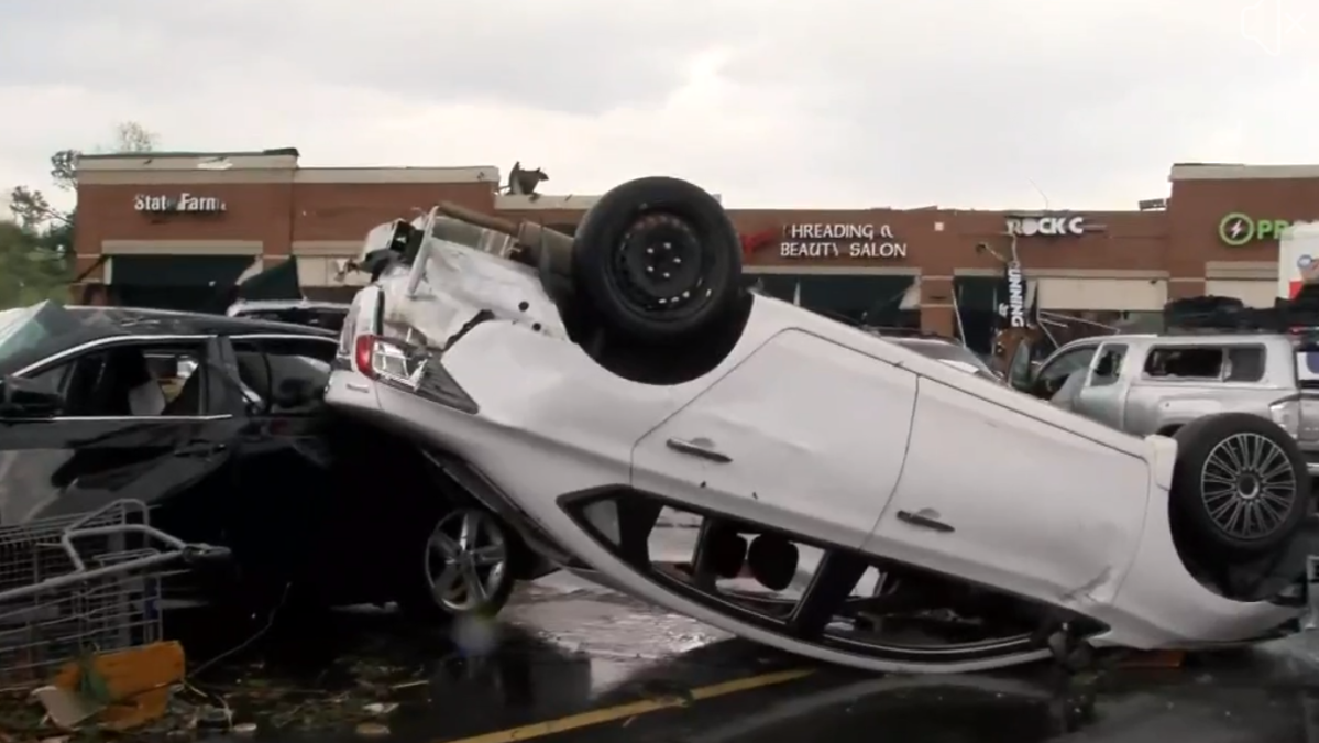 Tornado Slams Little Rock, Smashes Rooftops, Flips Vehicles – NBC Chicago - Vimarsana News
