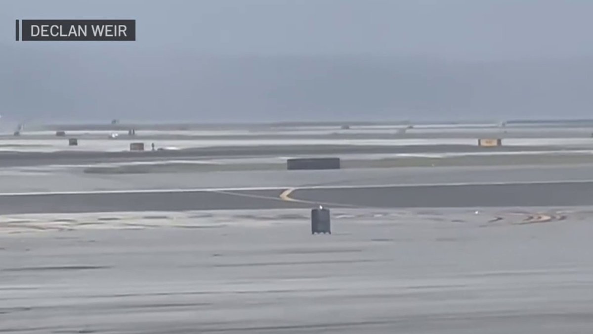 Luggage Seen Blowing Around SFO Tarmac – NBC Chicago - Vimarsana News